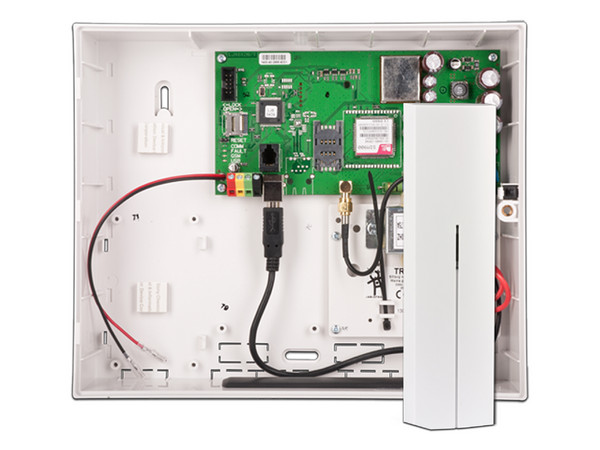 Panel de control con Comunicador 3G, LAN Integrado y Modulo de radio, 50 Zonas inalambricas o bus, 8 particiones, 16 salidas programables.