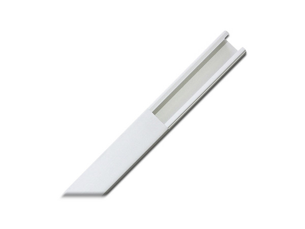 Canaleta THORSMAN TMK-1720-CC de PVC, Auto extinguible de una vía, 20 x 17mm tramo 6 pies, Con cinta adhesiva, Color Blanco.