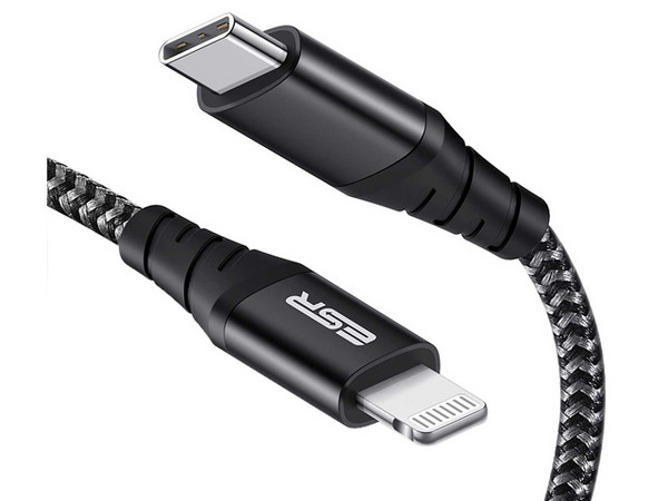 Cable ESR de USB-C a Lightning (M-M), 1m. Color Negro.